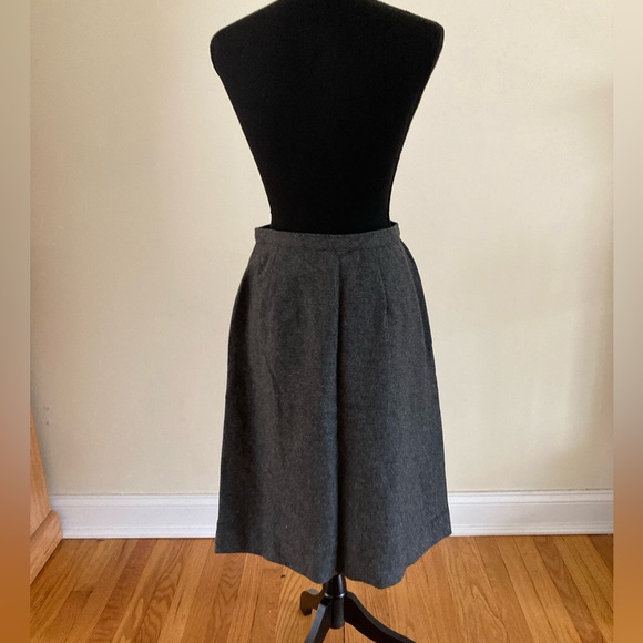 Bobbie Brooks Gray Skirt Suit Set size 12 - Picture 5 of 6